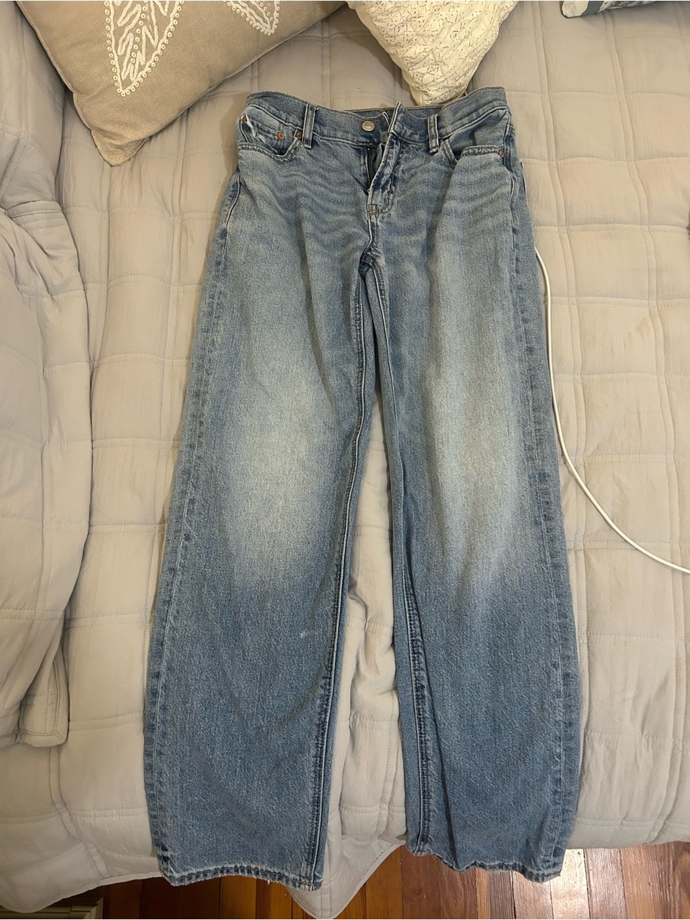 American Eagle Low-Rise Baggy Straight Jean - Picture 5 of 6